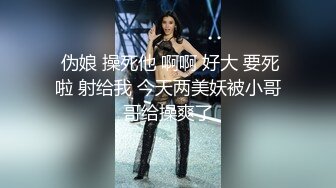 公司女厕偷拍 今年刚分配来的女大学生小王一边拉粑粑一边玩手机