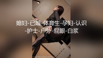 苗条贫乳美少妇，酒店里面被推倒无套啪啪后入操逼