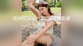 苗条贫乳美少妇，酒店里面被推倒无套啪啪后入操逼