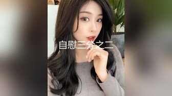 【新片速遞】  科技园女厕花褂红裤棕高跟姿色会计❤️宽肥的微毛红穴馋得直流口水